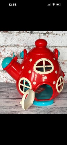 Happy land kettle cottage - land,